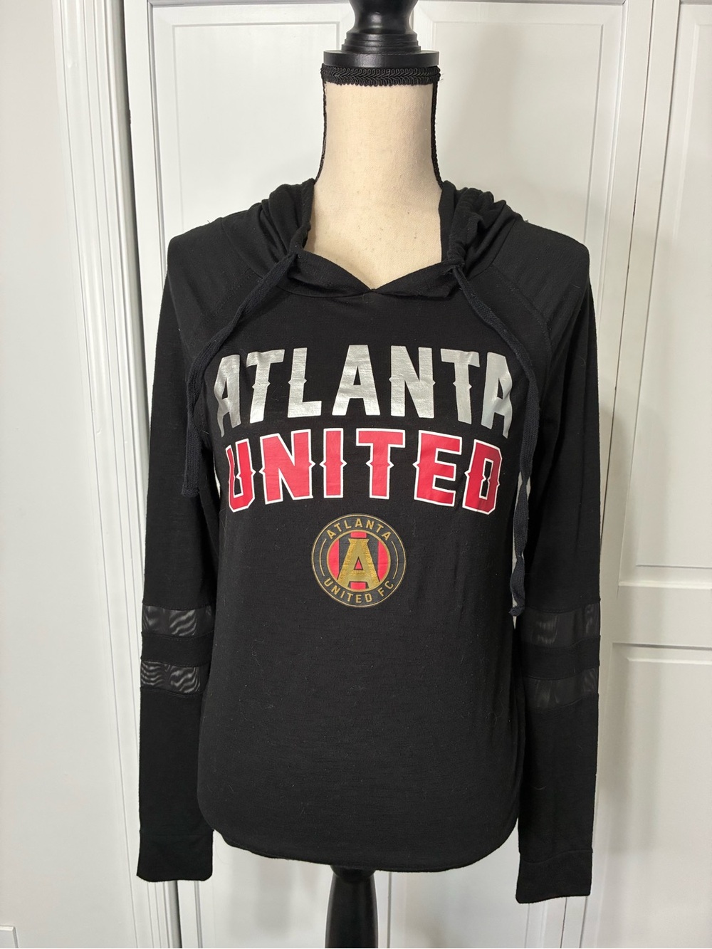 New Era Atlanta United Black Hoodie women’s thin hoodie small